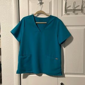 Lovingly used FIGS L scrub top & bottoms